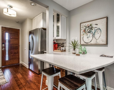 4403 Cole Avenue - Photo Thumbnail 5
