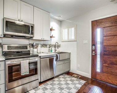 4403 Cole Avenue - Photo Thumbnail 6