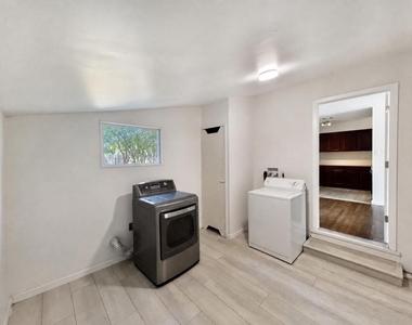 700 Pine Street - Photo Thumbnail 10