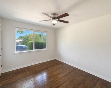 700 Pine Street - Photo Thumbnail 3