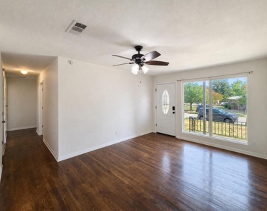 700 Pine Street - Photo Thumbnail 12