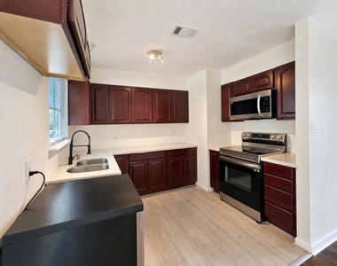 700 Pine Street - Photo Thumbnail 9