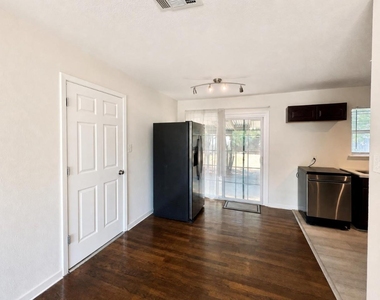 700 Pine Street - Photo Thumbnail 7