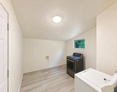 700 Pine Street - Photo Thumbnail 11