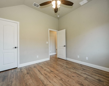 920 Bald Cypress Drive - Photo Thumbnail 12