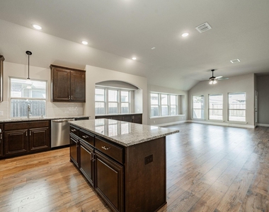920 Bald Cypress Drive - Photo Thumbnail 5