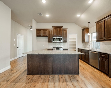 920 Bald Cypress Drive - Photo Thumbnail 4
