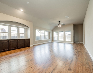 920 Bald Cypress Drive - Photo Thumbnail 7