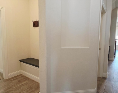 2932 Log Cabin Drive - Photo Thumbnail 5