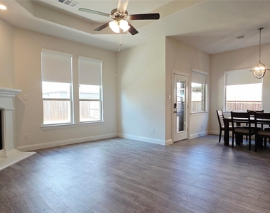 2932 Log Cabin Drive - Photo Thumbnail 16