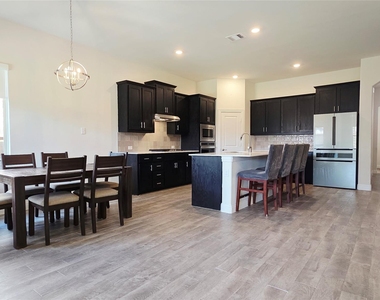 2932 Log Cabin Drive - Photo Thumbnail 11