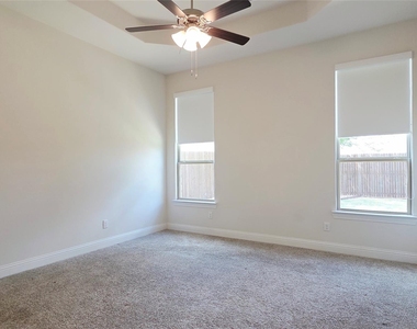 2932 Log Cabin Drive - Photo Thumbnail 18