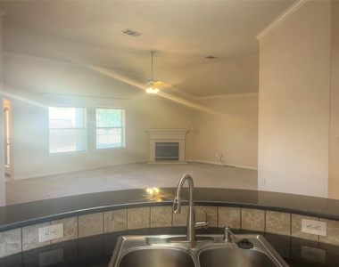 8664 Lariat Circle - Photo Thumbnail 14