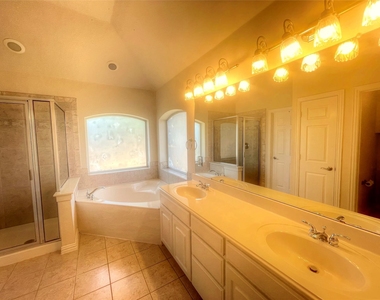 8664 Lariat Circle - Photo Thumbnail 28