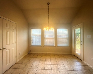 8664 Lariat Circle - Photo Thumbnail 8