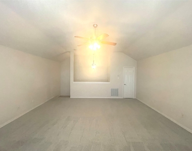 8664 Lariat Circle - Photo Thumbnail 31