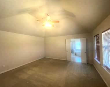 8664 Lariat Circle - Photo Thumbnail 21