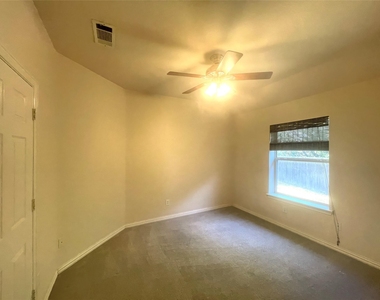8664 Lariat Circle - Photo Thumbnail 17