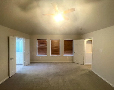 8664 Lariat Circle - Photo Thumbnail 23