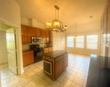 8664 Lariat Circle - Photo Thumbnail 29