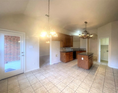 8664 Lariat Circle - Photo Thumbnail 9