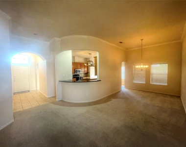 8664 Lariat Circle - Photo Thumbnail 4