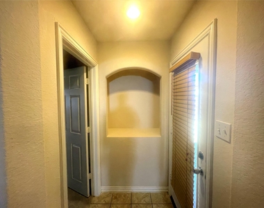 8664 Lariat Circle - Photo Thumbnail 20