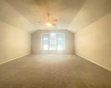 8664 Lariat Circle - Photo Thumbnail 32