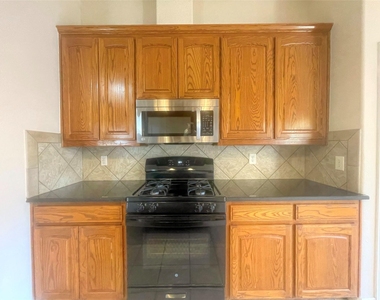 8664 Lariat Circle - Photo Thumbnail 13