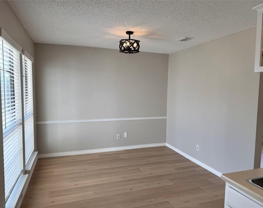 825 Weaver Street - Photo Thumbnail 12
