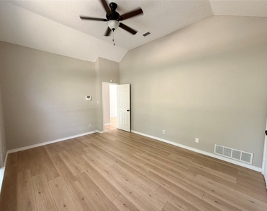 825 Weaver Street - Photo Thumbnail 14