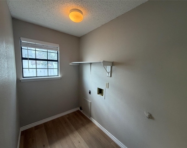 825 Weaver Street - Photo Thumbnail 23
