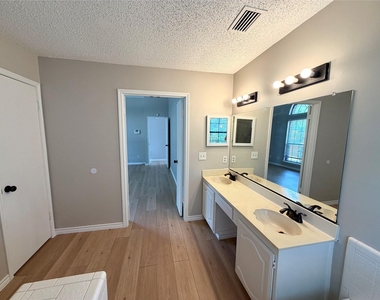 825 Weaver Street - Photo Thumbnail 16