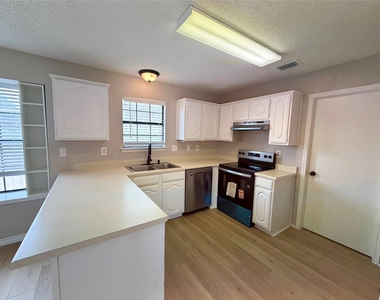 825 Weaver Street - Photo Thumbnail 8