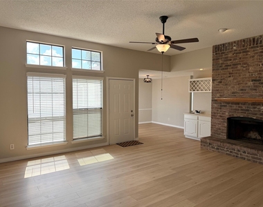 825 Weaver Street - Photo Thumbnail 2