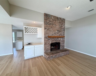 825 Weaver Street - Photo Thumbnail 3