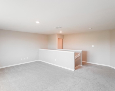112 Barbwire Way - Photo Thumbnail 4