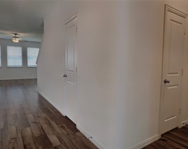 1218 Smoketree Lane - Photo Thumbnail 6