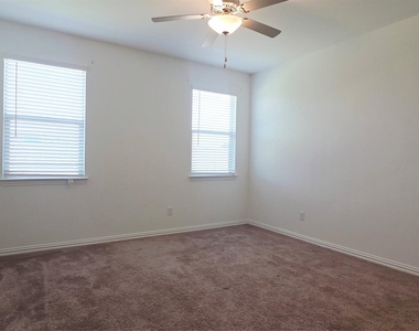 1218 Smoketree Lane - Photo Thumbnail 16