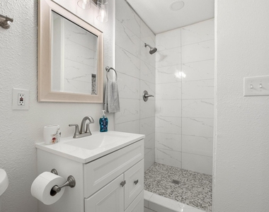 2401 Sunset Street - Photo Thumbnail 16