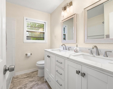 2401 Sunset Street - Photo Thumbnail 22