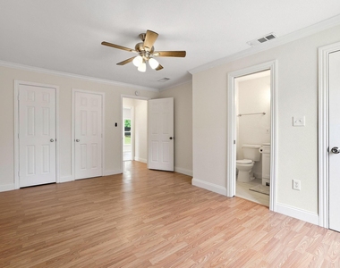 2401 Sunset Street - Photo Thumbnail 15