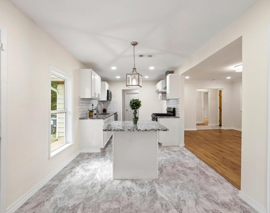 2401 Sunset Street - Photo Thumbnail 10