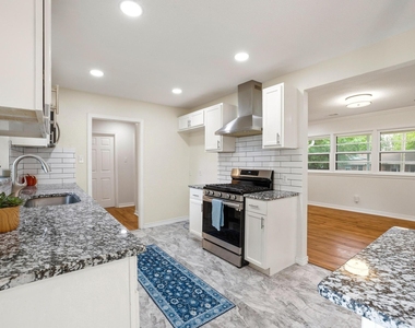 2401 Sunset Street - Photo Thumbnail 12