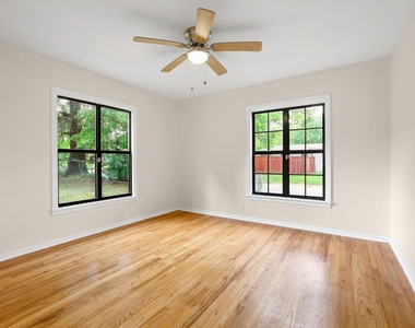 2401 Sunset Street - Photo Thumbnail 24
