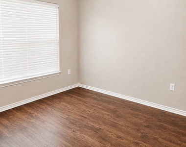 2021 Meadow Park Drive - Photo Thumbnail 16