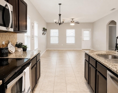 2021 Meadow Park Drive - Photo Thumbnail 4