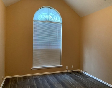 6705 Misty Hollow Drive - Photo Thumbnail 14
