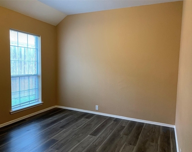 6705 Misty Hollow Drive - Photo Thumbnail 16