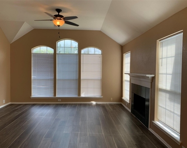 6705 Misty Hollow Drive - Photo Thumbnail 2